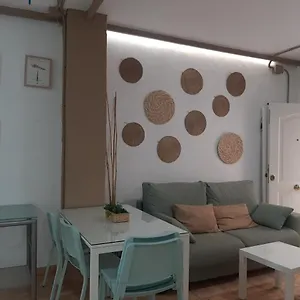 apartamento-huelin-a-5-minutos-a-pie-de-la-playa.hotelsinnerja.org/